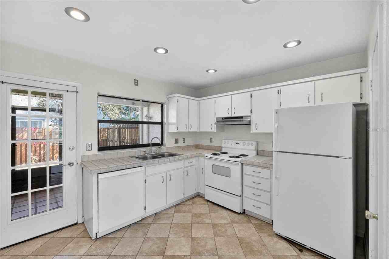 15305 Morning Dr - Photo 7 of 26