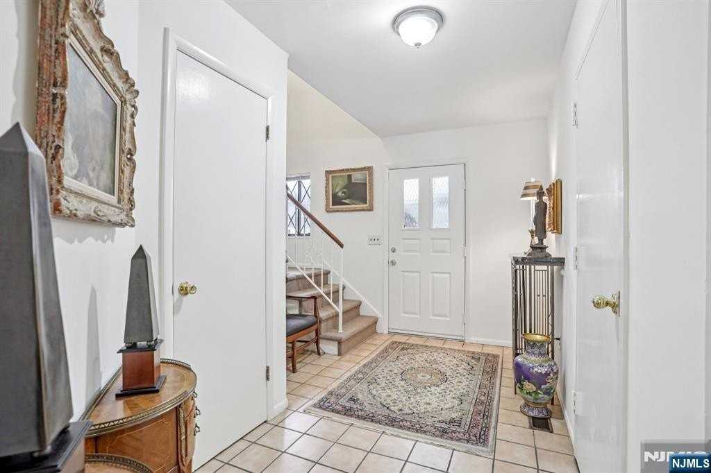 34 Palisade Ave - Photo 5 of 35