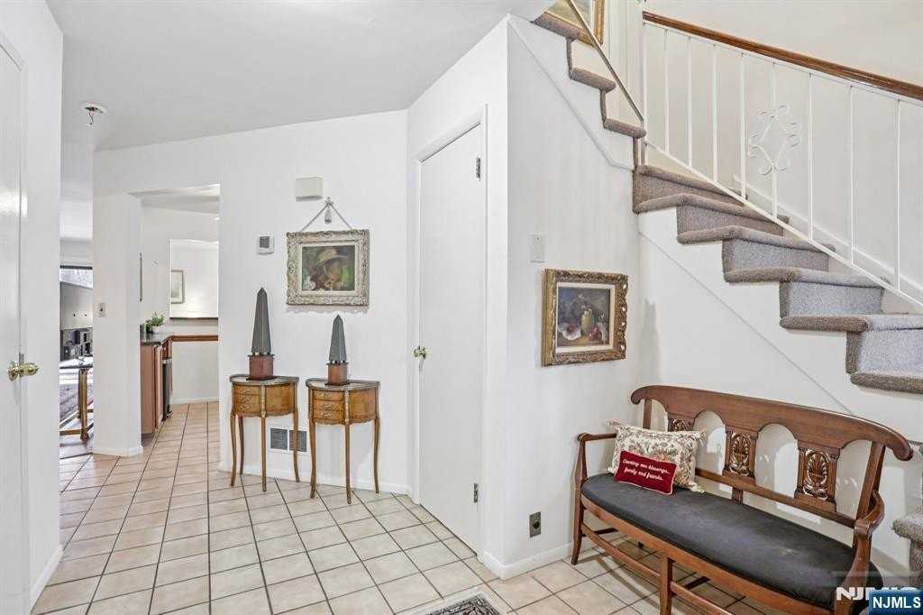 34 Palisade Ave - Photo 6 of 35