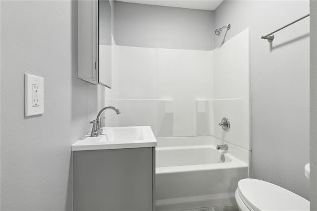 240 Clayton Dr - Photo 7 of 10