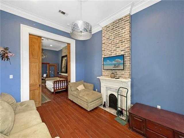 933 Toulouse St - Photo 2 of 6