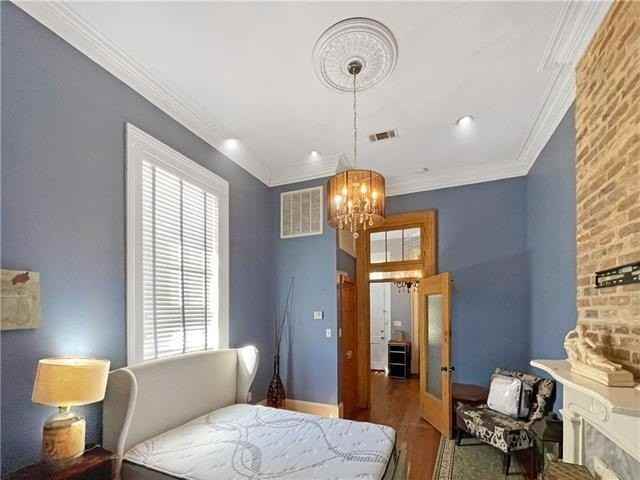 933 Toulouse St - Photo 4 of 6