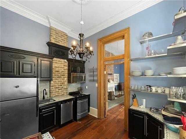 933 Toulouse St - Photo 5 of 6