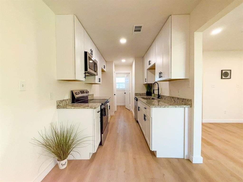 308 E Bourn St - Photo 3 of 17