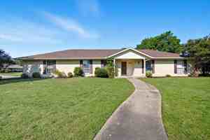 featured image of 10304 Oak Creek Dr