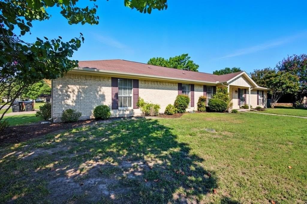 10304 Oak Creek Dr - Photo 3 of 25