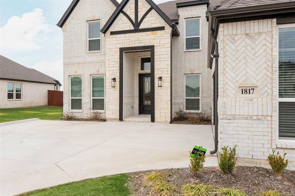 1817 Hidden Creek Dr - Photo 3 of 40