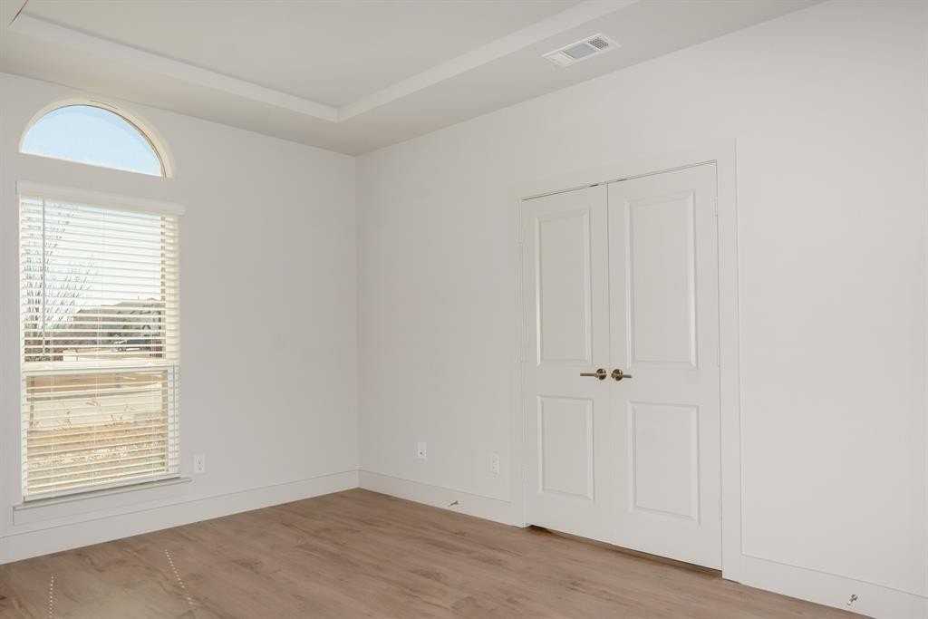 3743 Milwaukee Ave - Photo 7 of 37