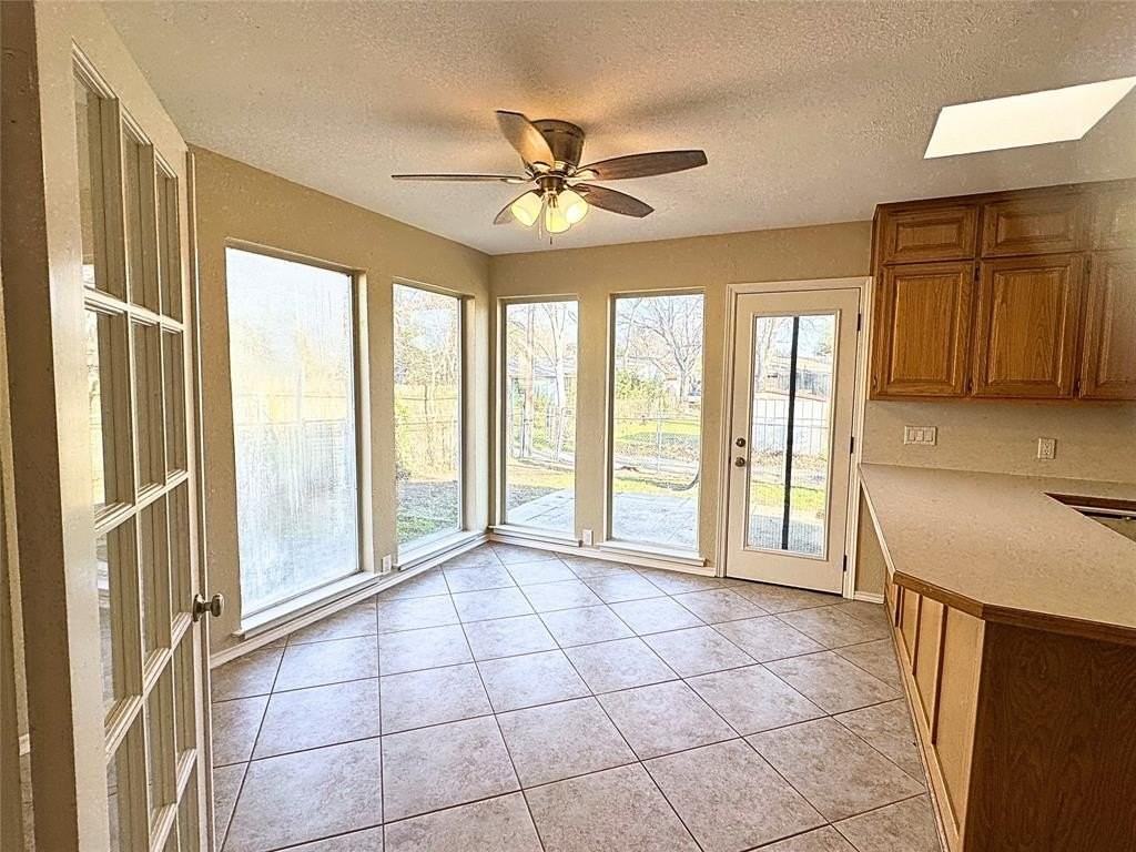 906 Warren Way - Photo 7 of 16