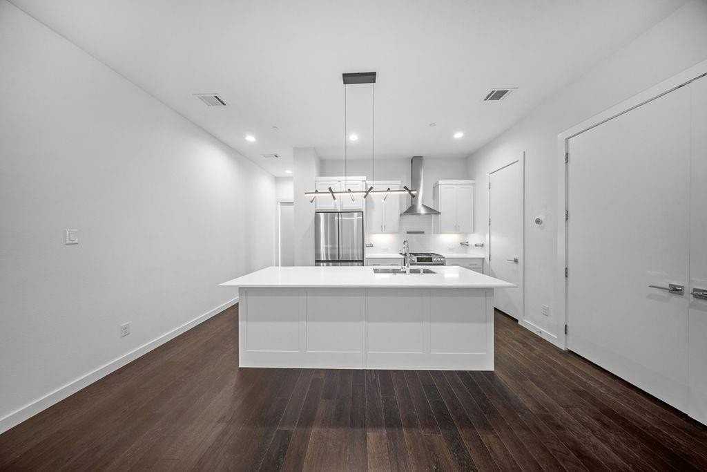 4626 Munger Ave #202 - Photo 5 of 40