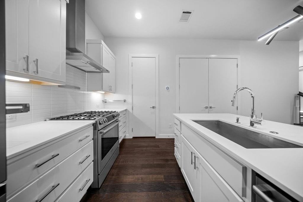 4626 Munger Ave #202 - Photo 6 of 40