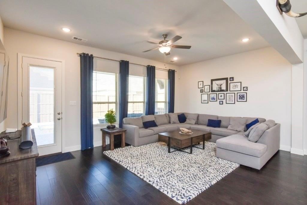 1124 Putnam Dr - Photo 7 of 29