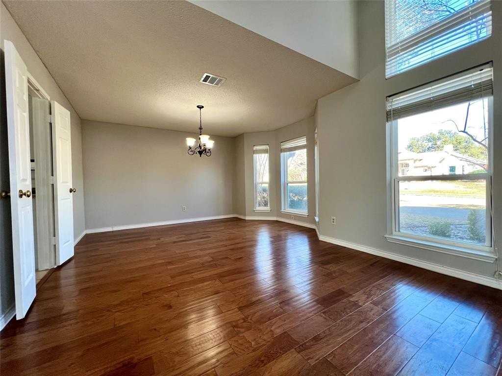 814 Clearlake Dr - Photo 4 of 30