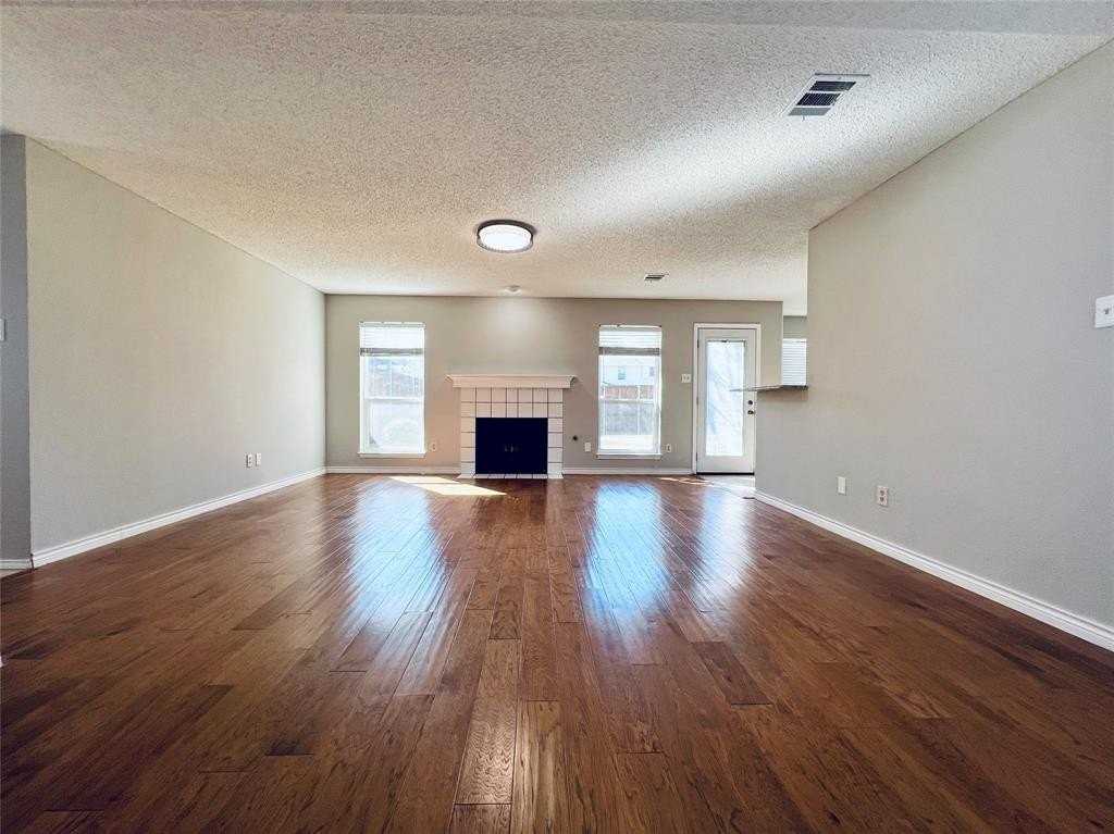 814 Clearlake Dr - Photo 5 of 30