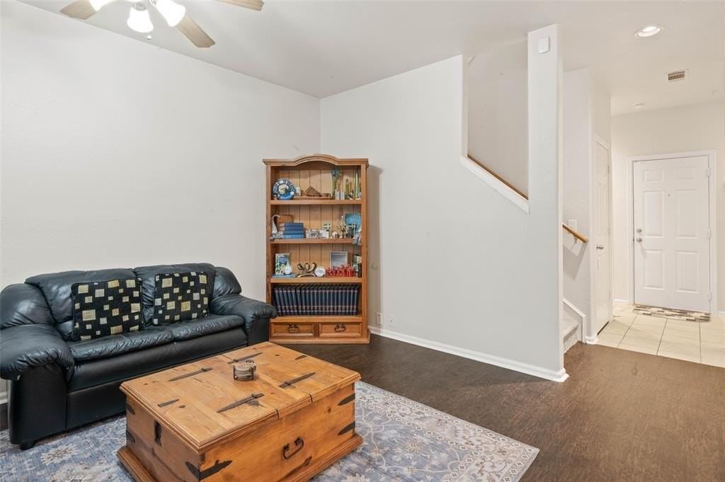 505 Legends Dr - Photo 5 of 24