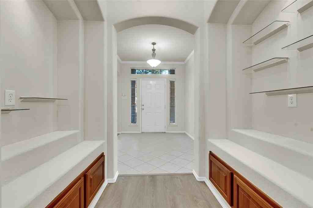 8327 Robertson Dr - Photo 7 of 27