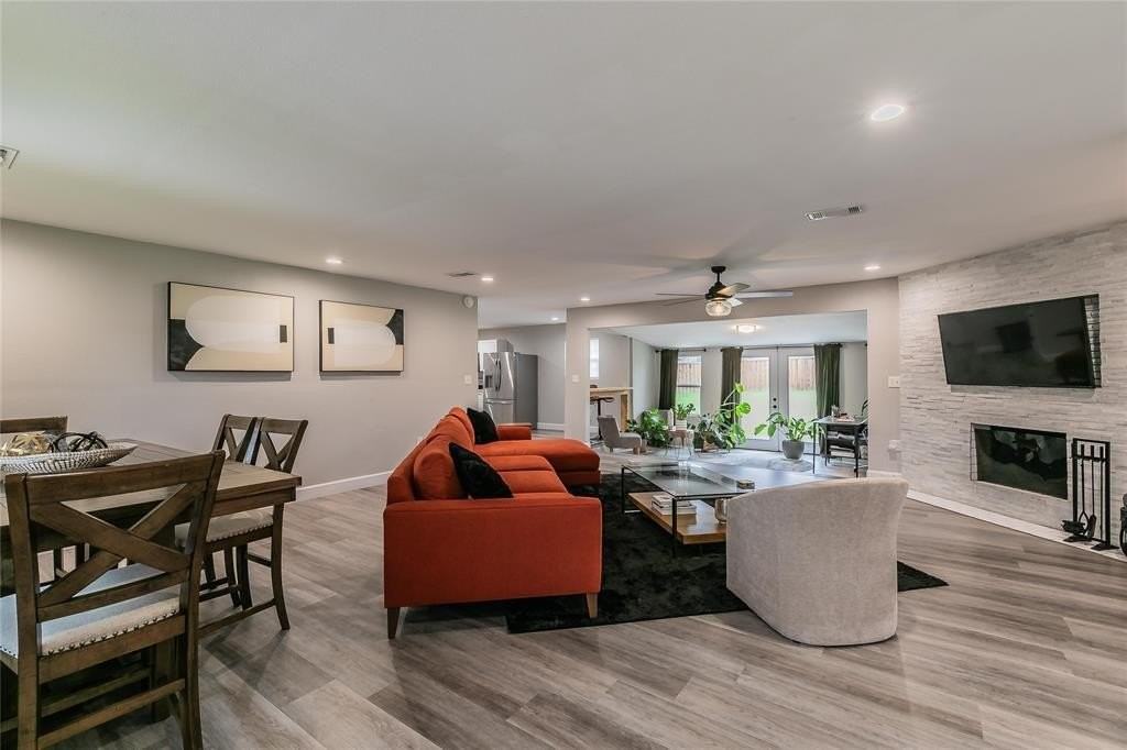 1514 Brookhaven Dr - Photo 4 of 34