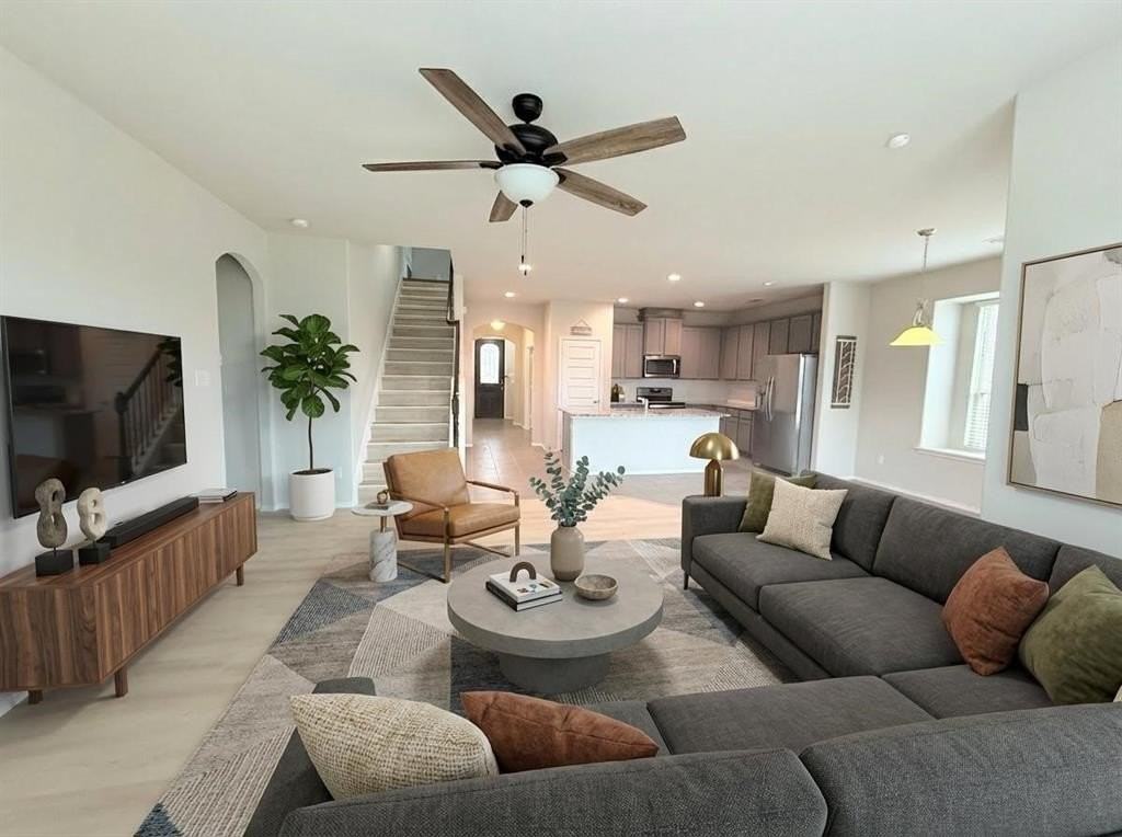 3018 Montrose Ct - Photo 4 of 32