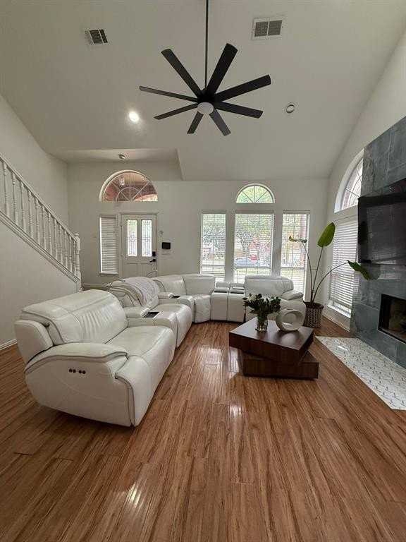 417 Moonlight Way - Photo 5 of 31