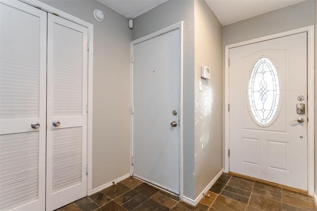 5602 Kingstree Ct - Photo 4 of 33