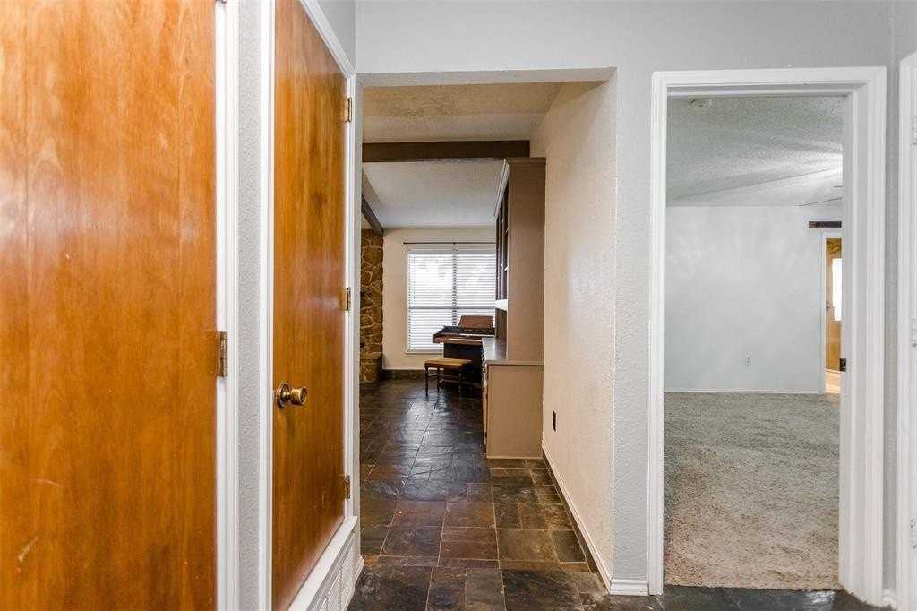 5602 Kingstree Ct - Photo 5 of 33