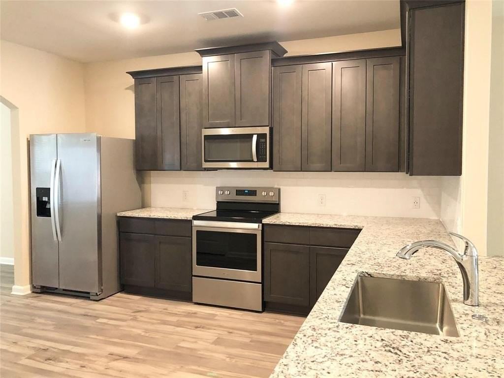 1710 Sandalwood Way - Photo 5 of 31