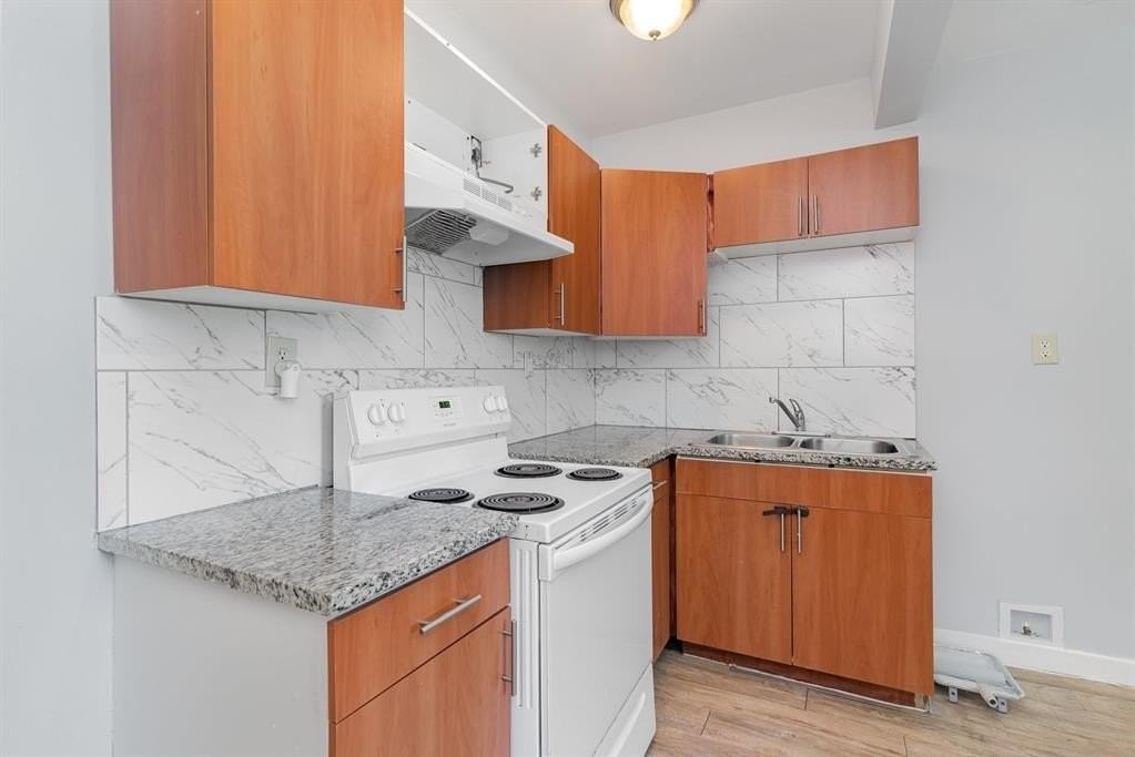 3402 Jeffries St #B - Photo 4 of 11