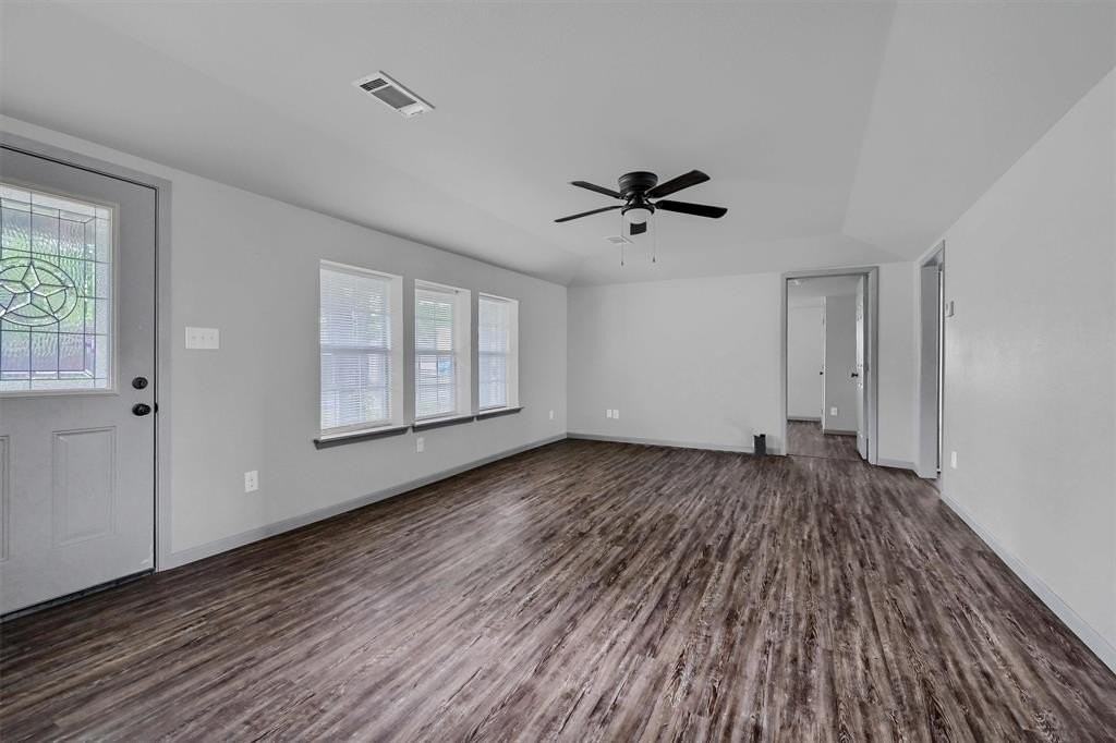 312 Hackney St - Photo 5 of 30