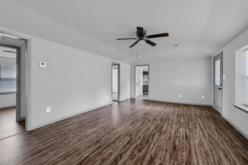 312 Hackney St - Photo 6 of 30