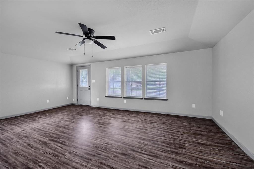 312 Hackney St - Photo 7 of 30