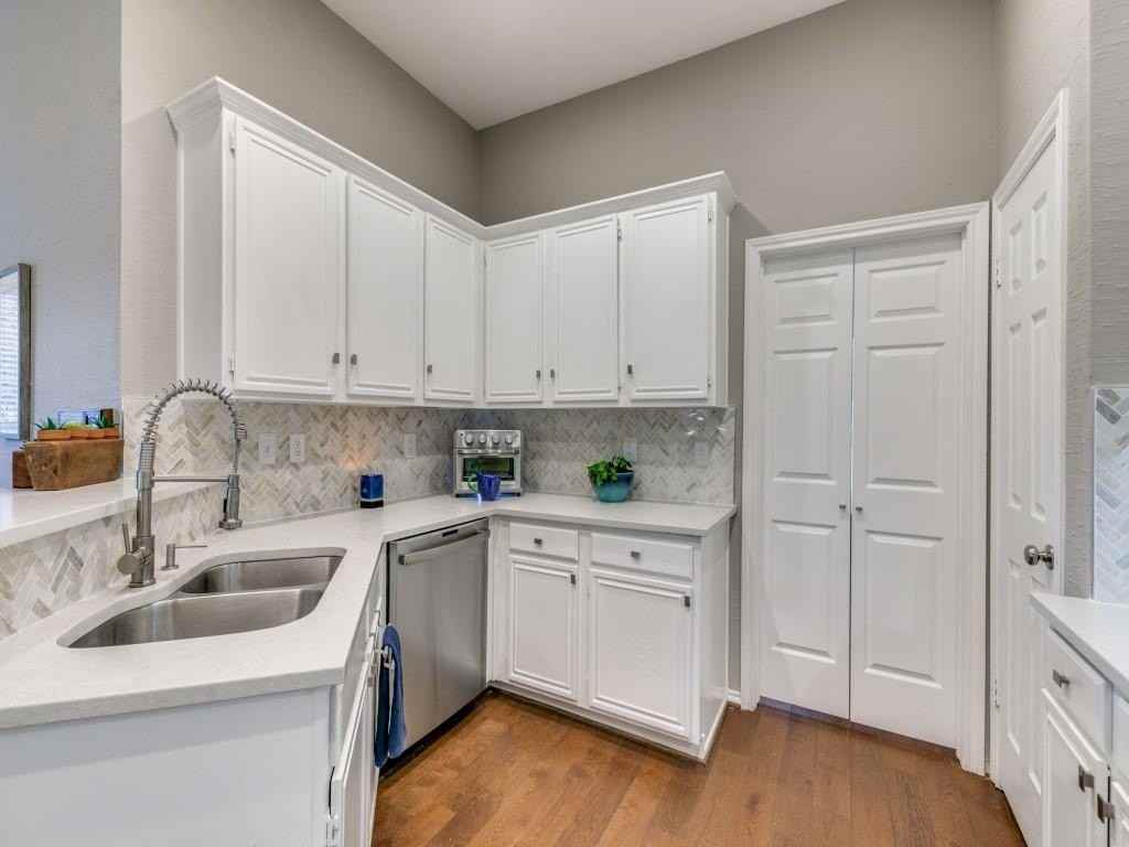 10805 Stone Canyon Rd - Photo 4 of 19