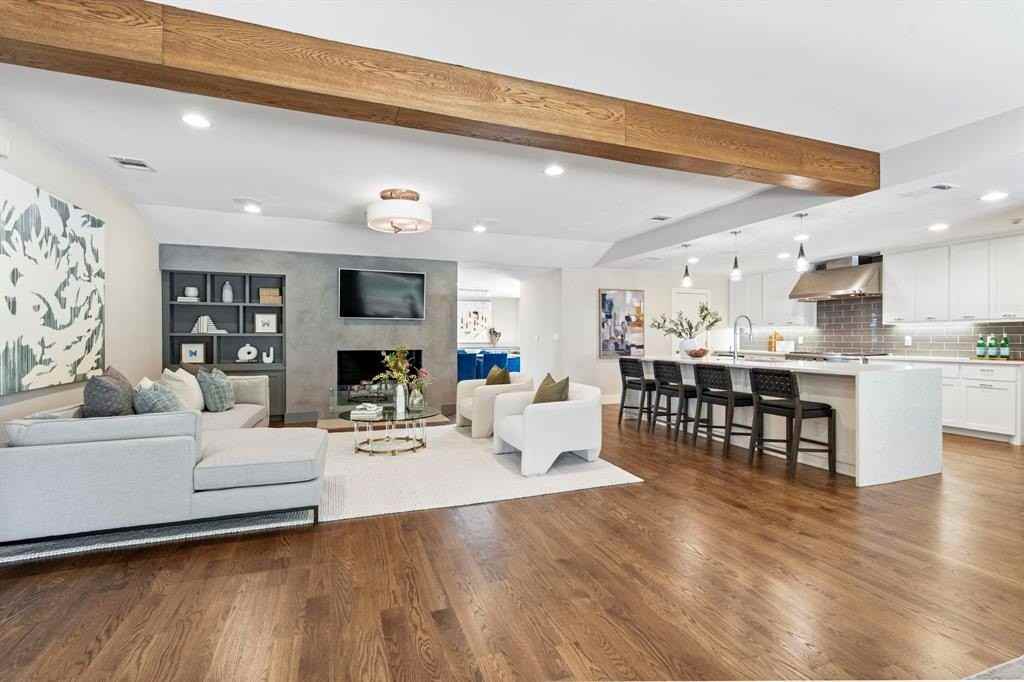 5948 Melshire Dr - Photo 3 of 32