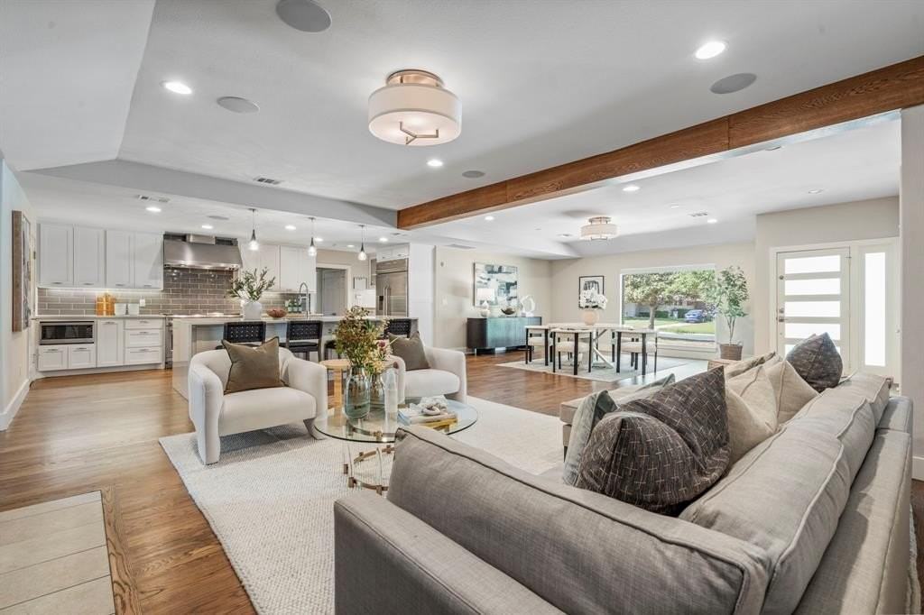 5948 Melshire Dr - Photo 4 of 32