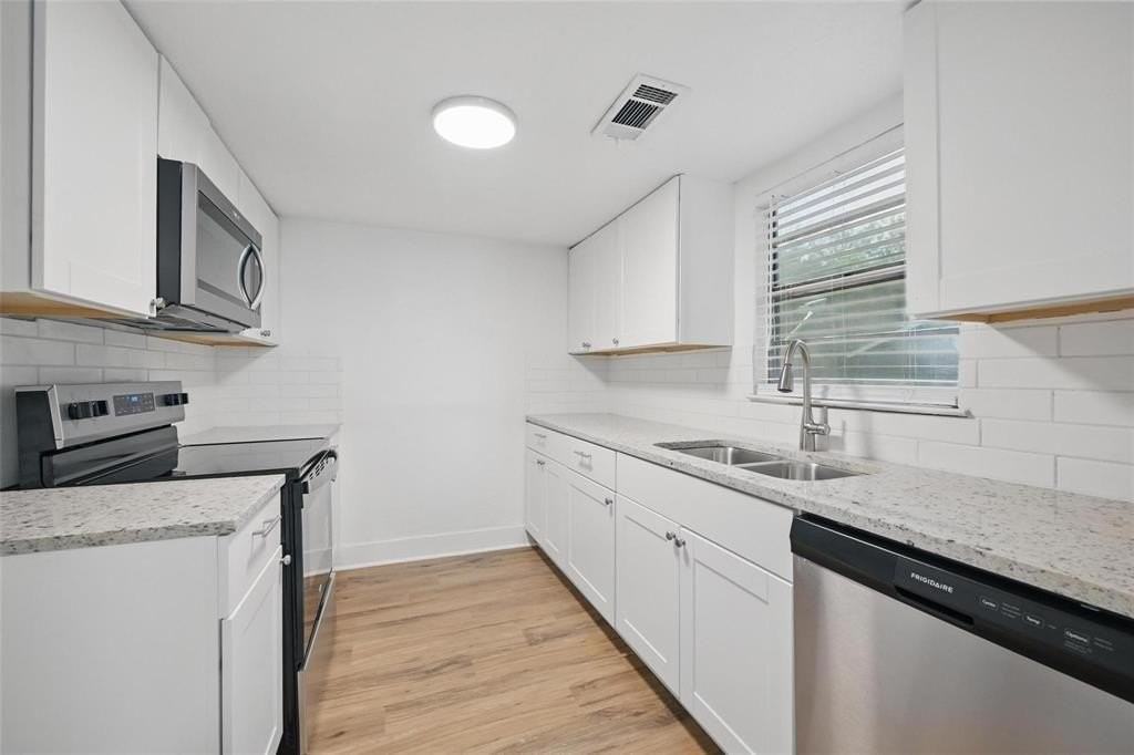 906 E Houston St - Photo 2 of 25