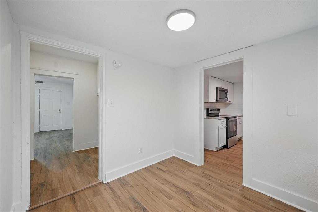 906 E Houston St - Photo 5 of 25