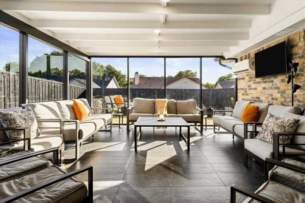 1208 Kesser Dr - Photo 3 of 39