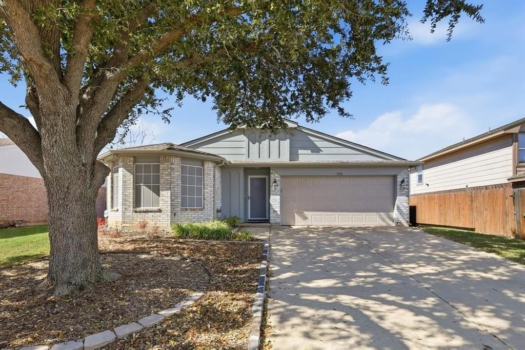 7733 Liz Ln - Photo 2 of 27