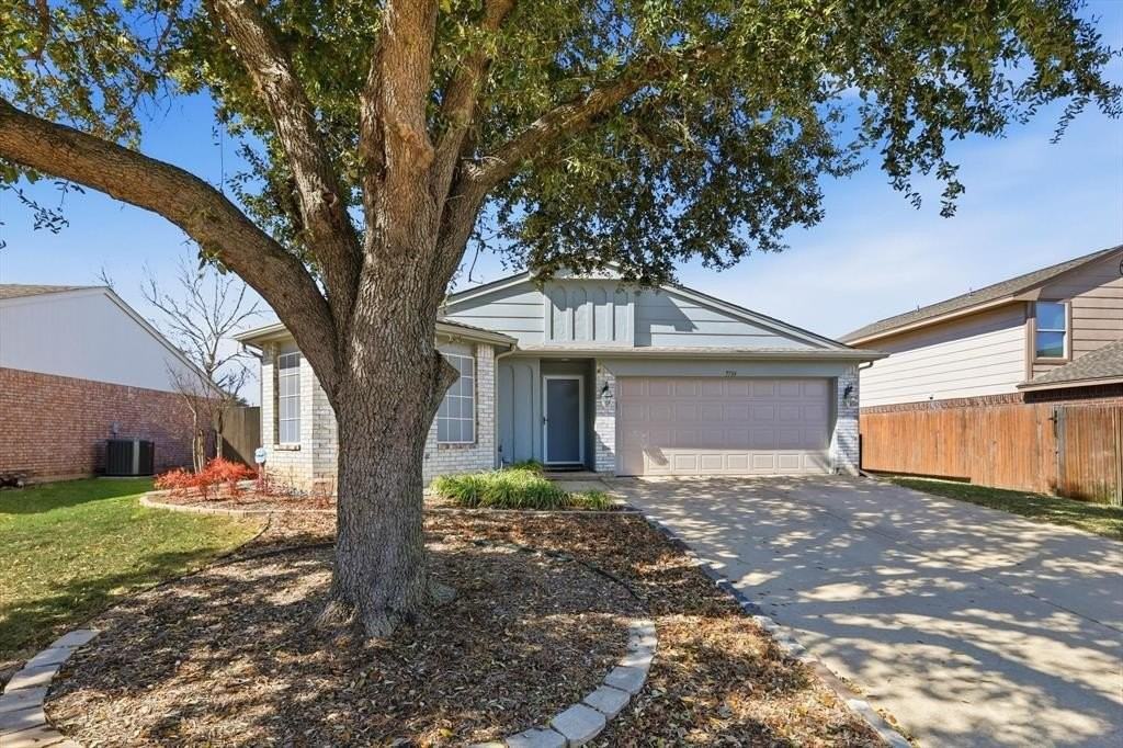 7733 Liz Ln - Photo 3 of 27