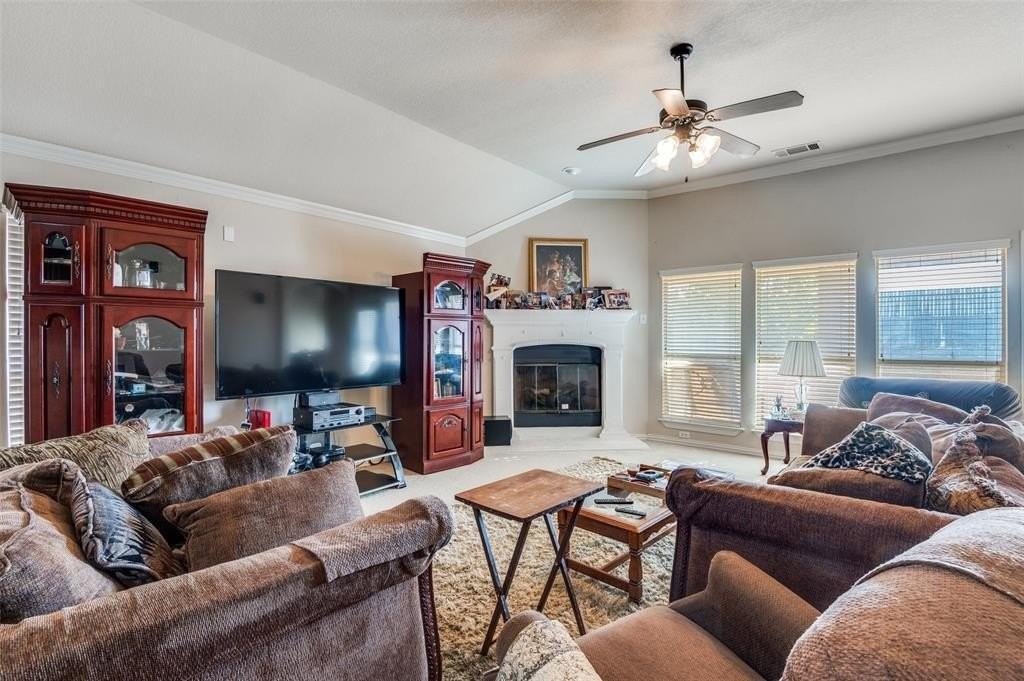 626 Saddlebrook - Photo 3 of 24