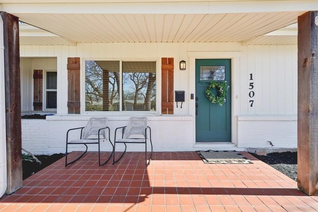 1507 Briarwood Blvd - Photo 2 of 29