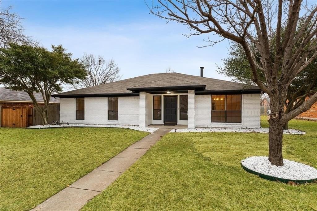 924 Simon Dr - Photo 2 of 26