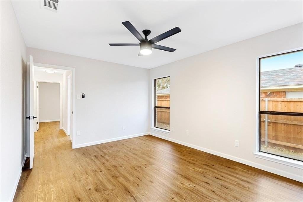 924 Simon Dr - Photo 5 of 26