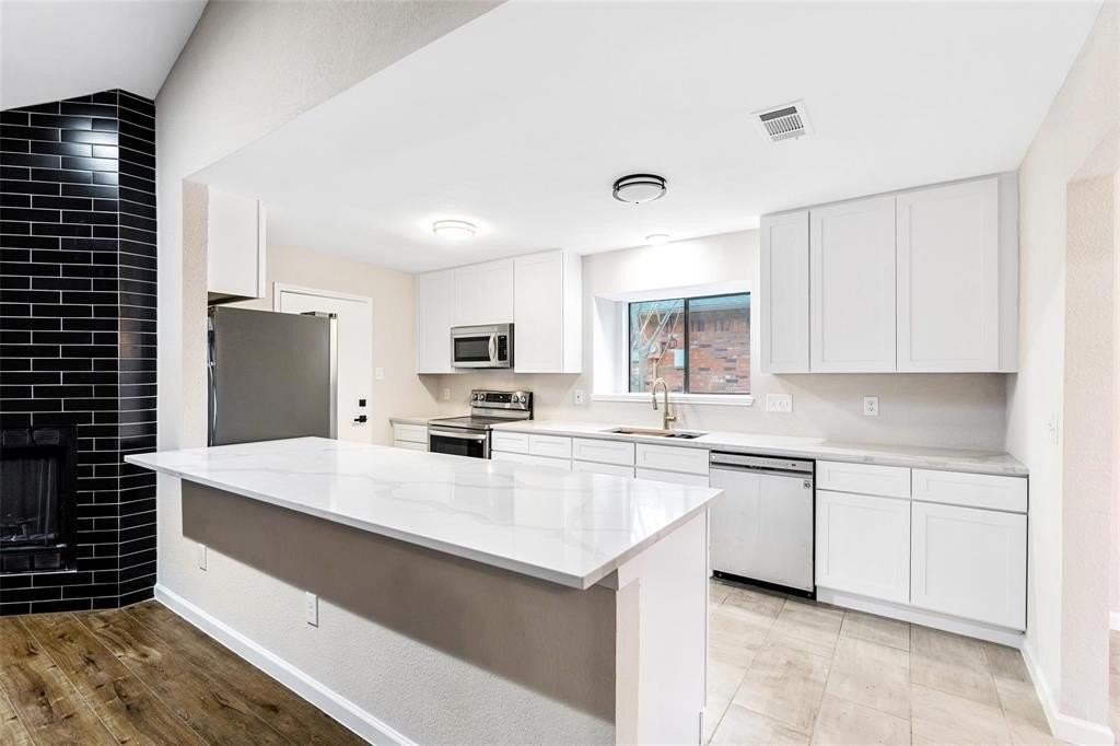 924 Simon Dr - Photo 7 of 26