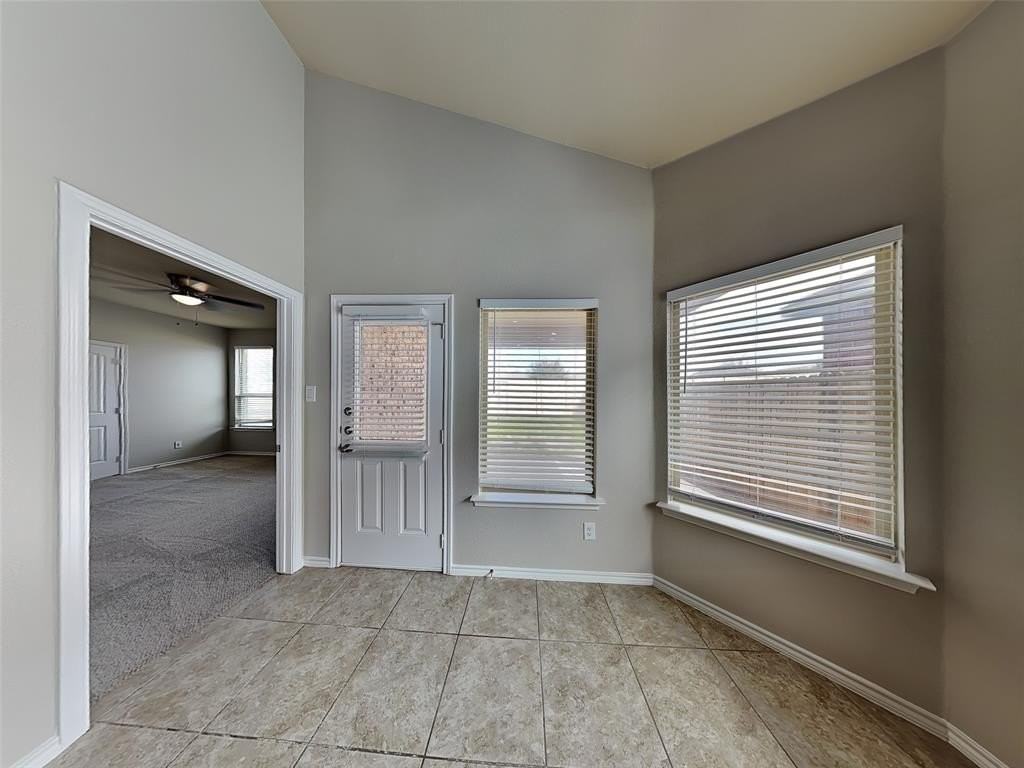 1212 Ashley Dr - Photo 3 of 18