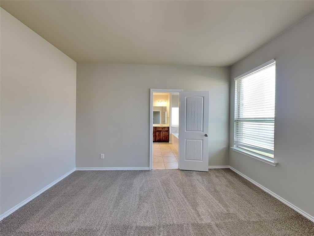 1212 Ashley Dr - Photo 4 of 18