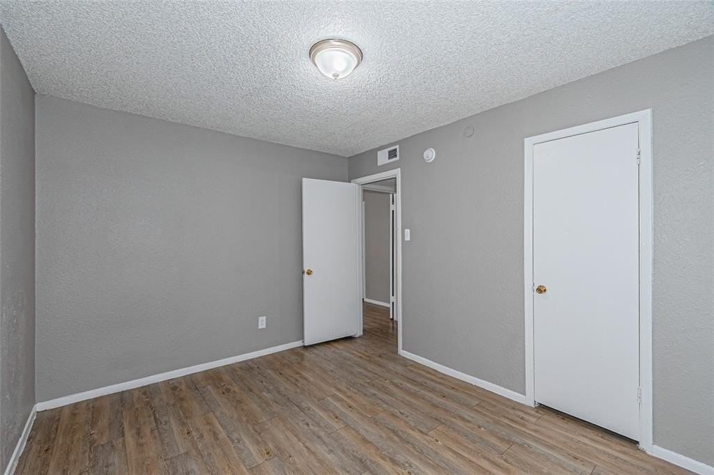 2900 South Fwy - Photo 2 of 7