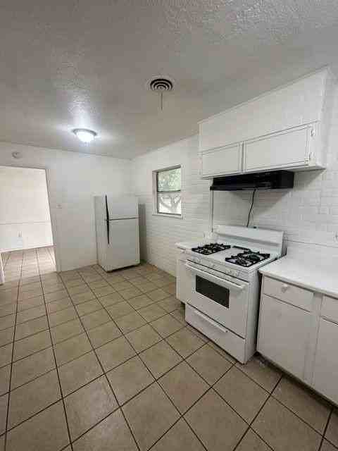 5131 Encino Rd - Photo 6 of 16