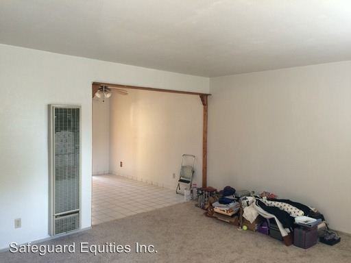 4663 Dunham St - Photo 3 of 11