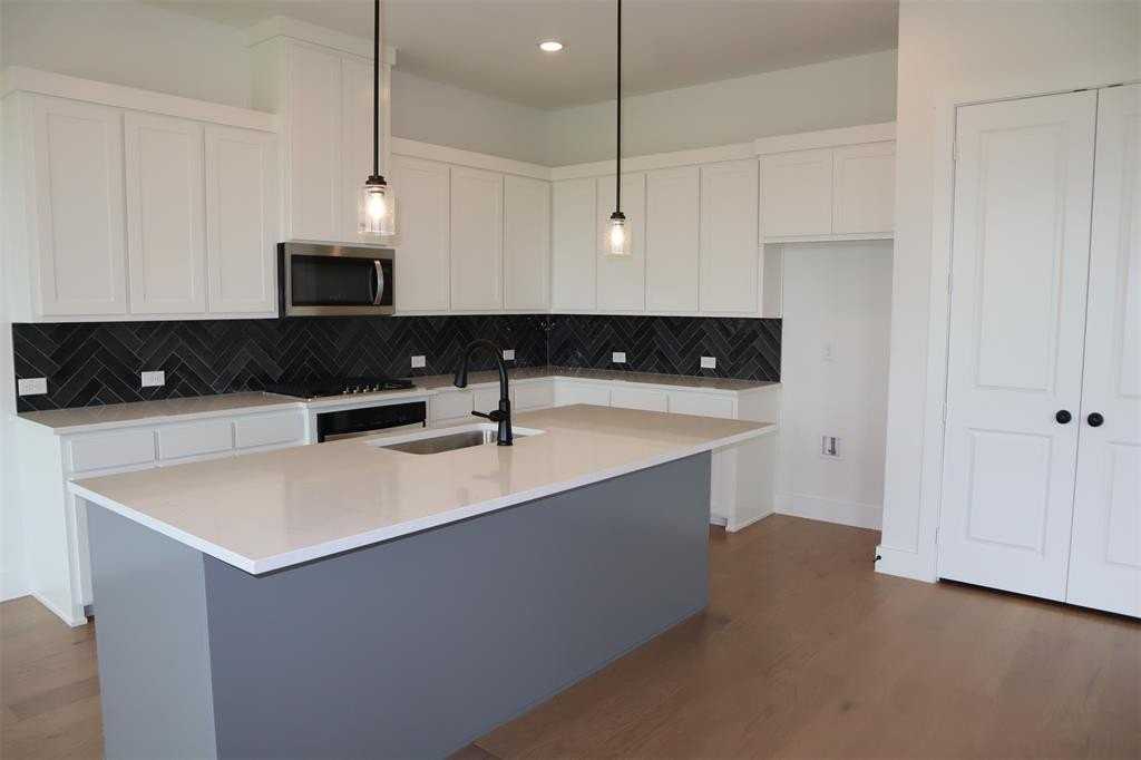 205 Chestnut St - Photo 6 of 19