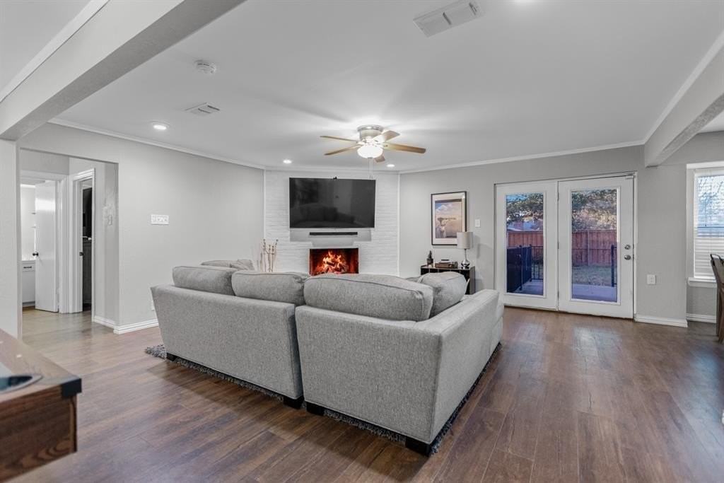 136 Poinsetta Cir - Photo 4 of 18